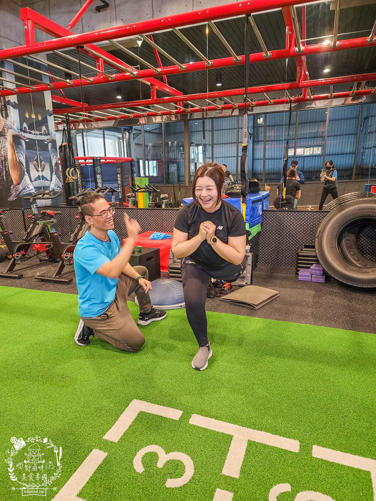 台南健身房推薦|深呼吸運動會館-安平旗艦館|教練一對一教你準確動作!超多運動器材全身都能鍛鍊？！