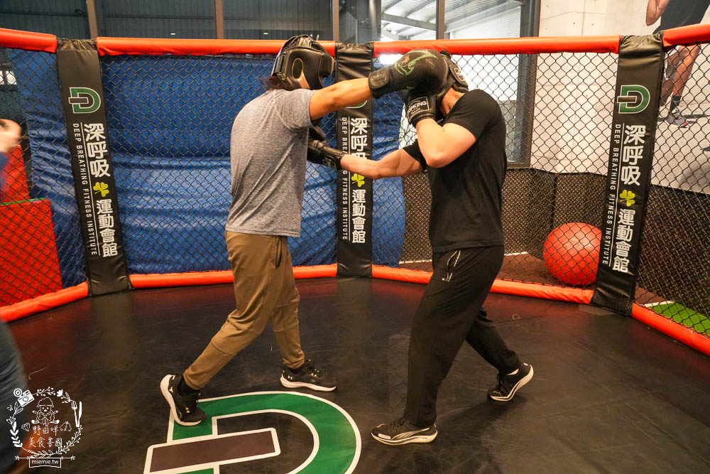 台南健身房推薦|深呼吸運動會館-安平旗艦館|教練一對一教你準確動作!超多運動器材全身都能鍛鍊？！