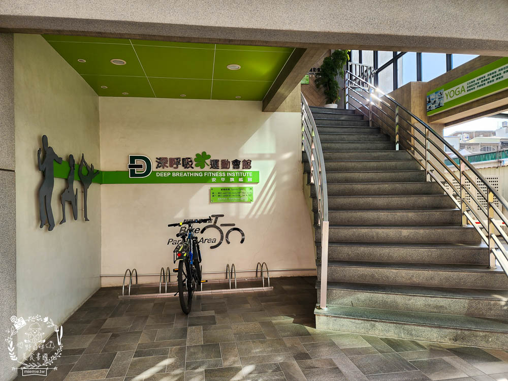 台南健身房推薦|深呼吸運動會館-安平旗艦館|教練一對一教你準確動作!超多運動器材全身都能鍛鍊？！