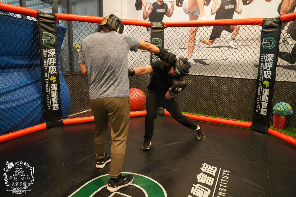 台南健身房推薦|深呼吸運動會館-安平旗艦館|教練一對一教你準確動作!超多運動器材全身都能鍛鍊？！