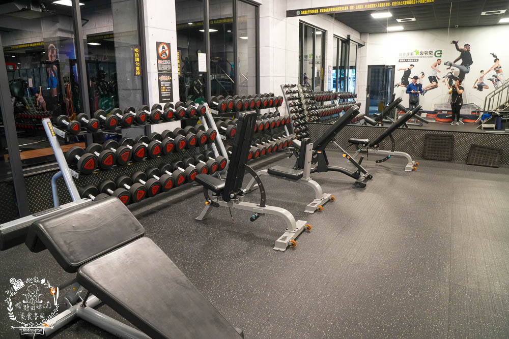 台南健身房推薦|深呼吸運動會館-安平旗艦館|教練一對一教你準確動作!超多運動器材全身都能鍛鍊？！