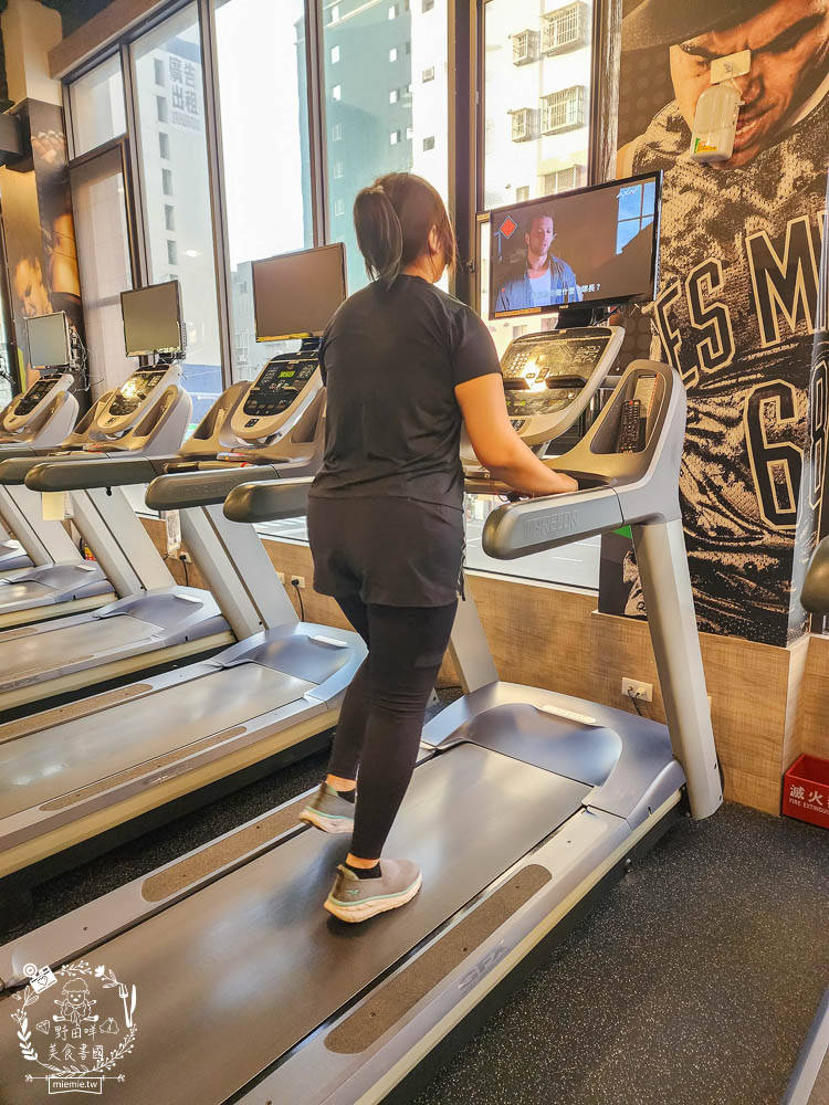 台南健身房推薦|深呼吸運動會館-安平旗艦館|教練一對一教你準確動作!超多運動器材全身都能鍛鍊？！