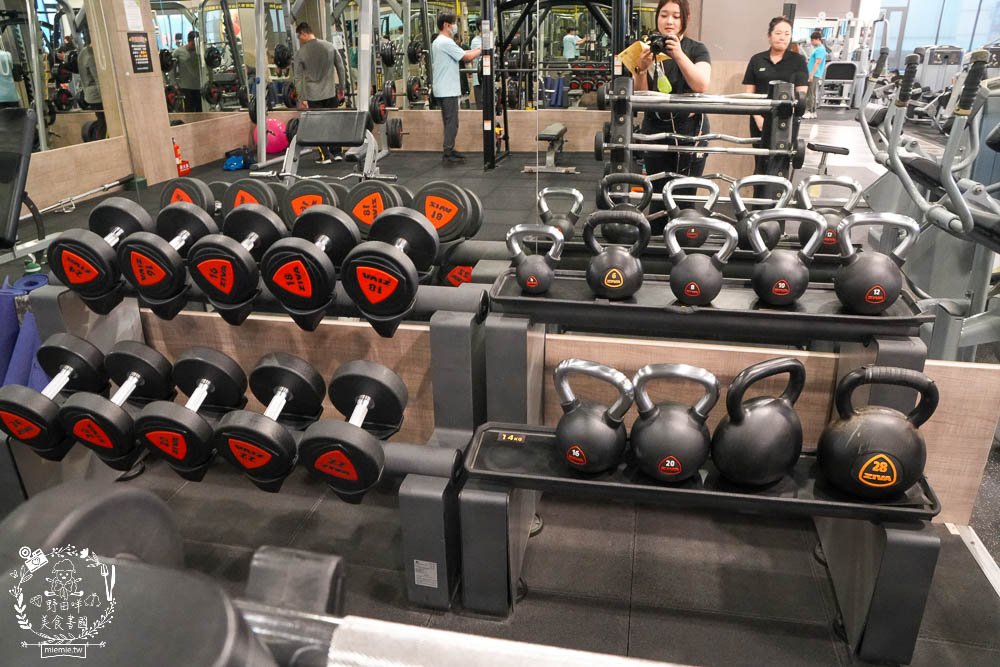 台南健身房推薦|深呼吸運動會館-安平旗艦館|教練一對一教你準確動作!超多運動器材全身都能鍛鍊？！