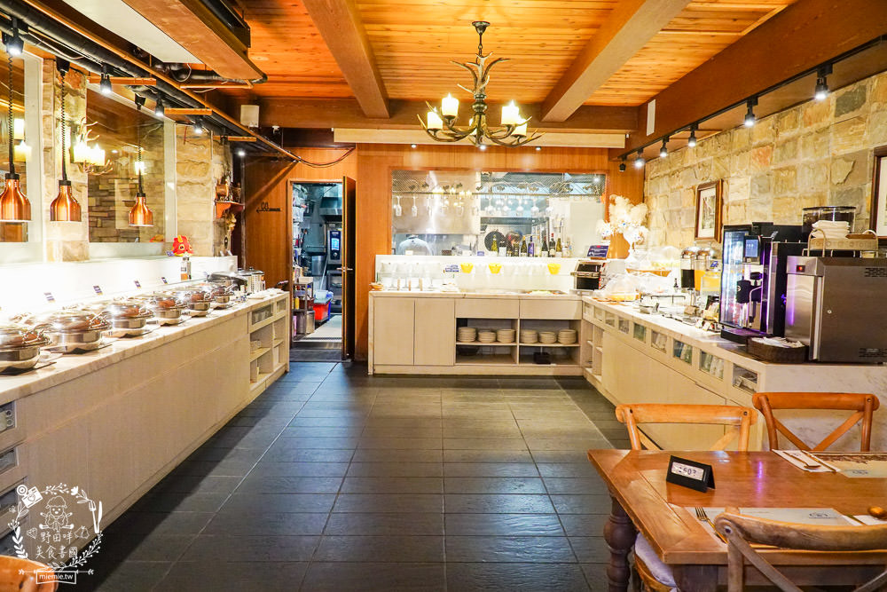 清境佛羅倫斯渡假山莊一泊二食的精緻排餐與自助吧吃到飽!澎湃的自助吧飽到天靈蓋!