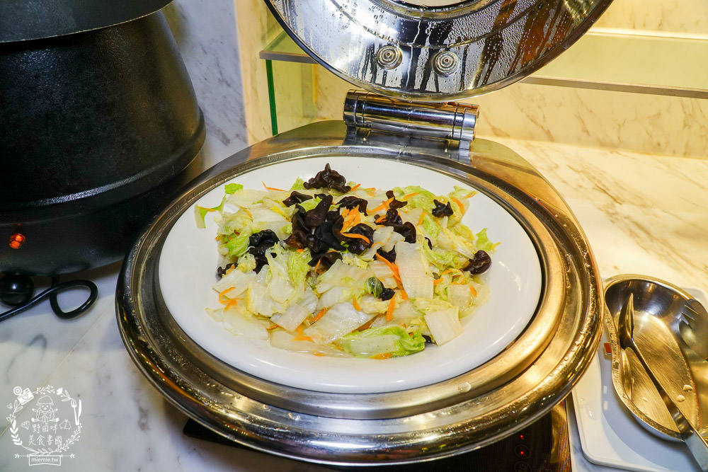 清境佛羅倫斯渡假山莊一泊二食的精緻排餐與自助吧吃到飽!澎湃的自助吧飽到天靈蓋!