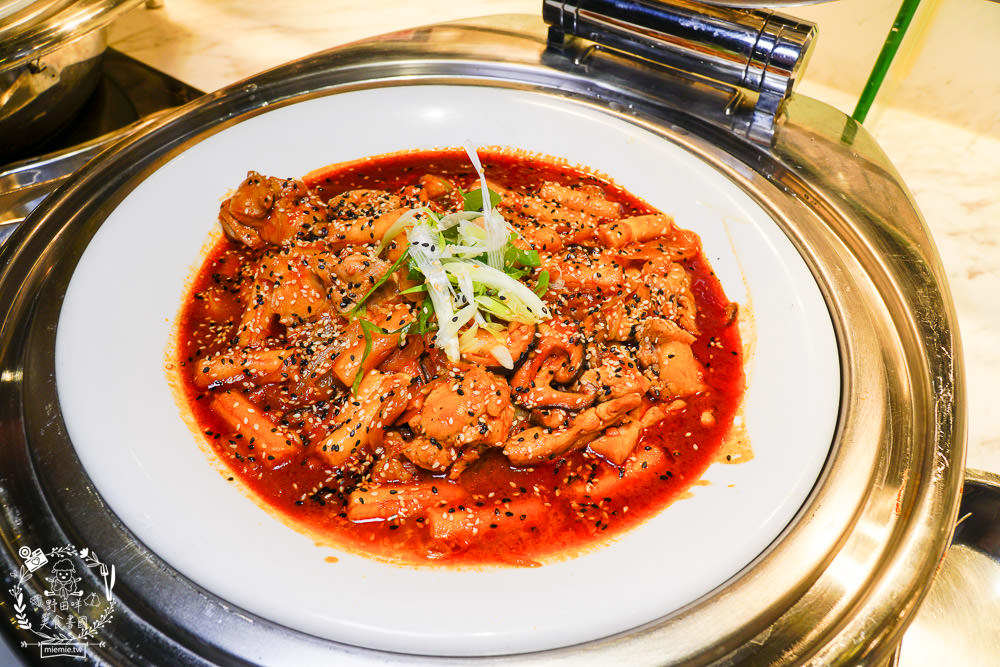 清境佛羅倫斯渡假山莊一泊二食的精緻排餐與自助吧吃到飽!澎湃的自助吧飽到天靈蓋!