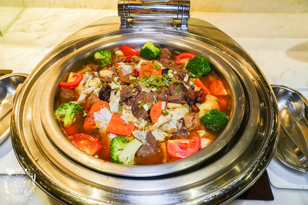 清境佛羅倫斯渡假山莊一泊二食的精緻排餐與自助吧吃到飽!澎湃的自助吧飽到天靈蓋!