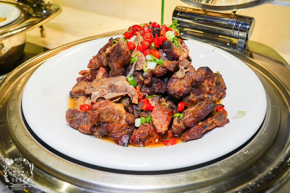 清境佛羅倫斯渡假山莊一泊二食的精緻排餐與自助吧吃到飽!澎湃的自助吧飽到天靈蓋!