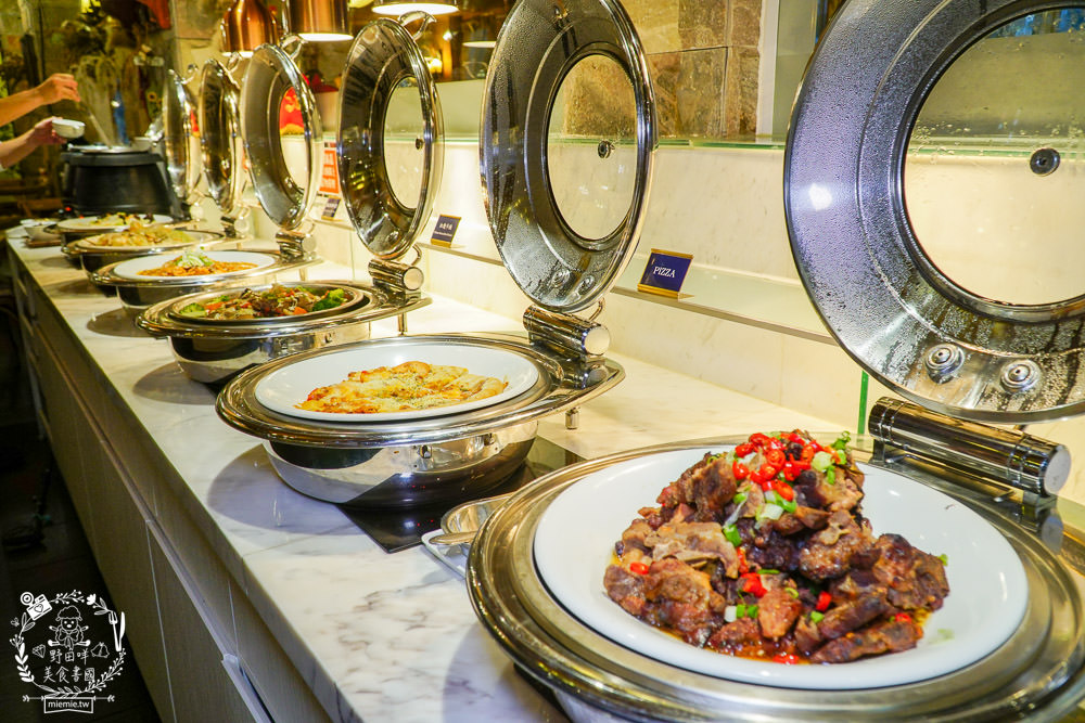 清境佛羅倫斯渡假山莊一泊二食的精緻排餐與自助吧吃到飽!澎湃的自助吧飽到天靈蓋!