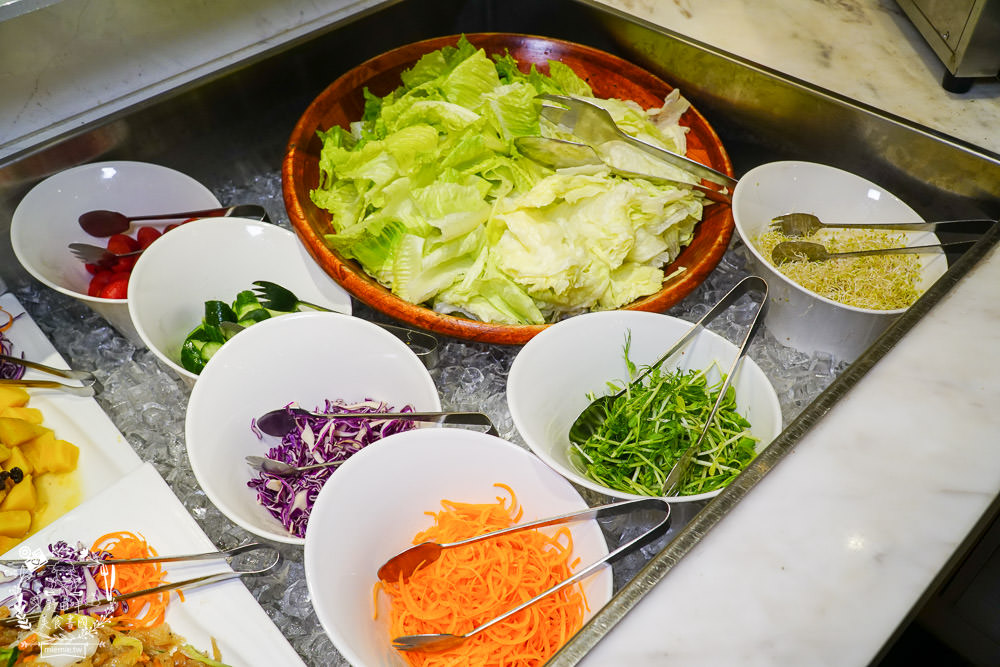 清境佛羅倫斯渡假山莊一泊二食的精緻排餐與自助吧吃到飽!澎湃的自助吧飽到天靈蓋!