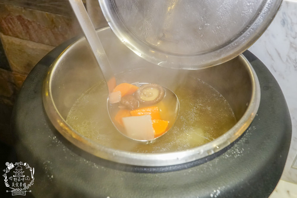 清境佛羅倫斯渡假山莊一泊二食的精緻排餐與自助吧吃到飽!澎湃的自助吧飽到天靈蓋!