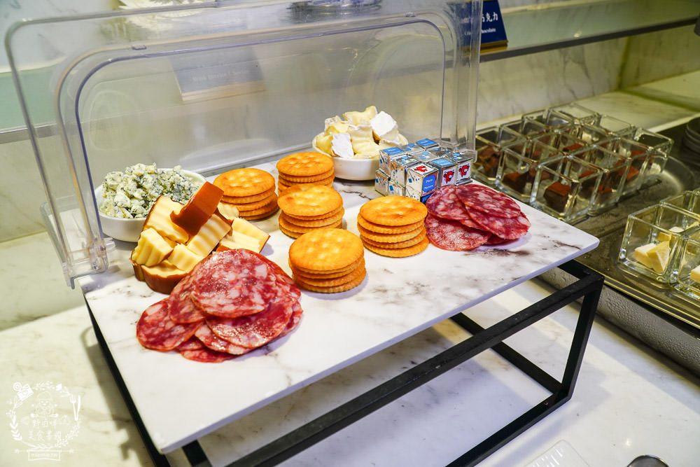 清境佛羅倫斯渡假山莊一泊二食的精緻排餐與自助吧吃到飽!澎湃的自助吧飽到天靈蓋!