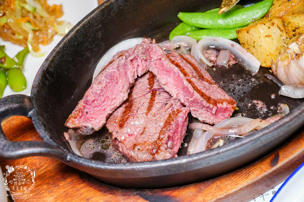 清境佛羅倫斯渡假山莊一泊二食的精緻排餐與自助吧吃到飽!澎湃的自助吧飽到天靈蓋!