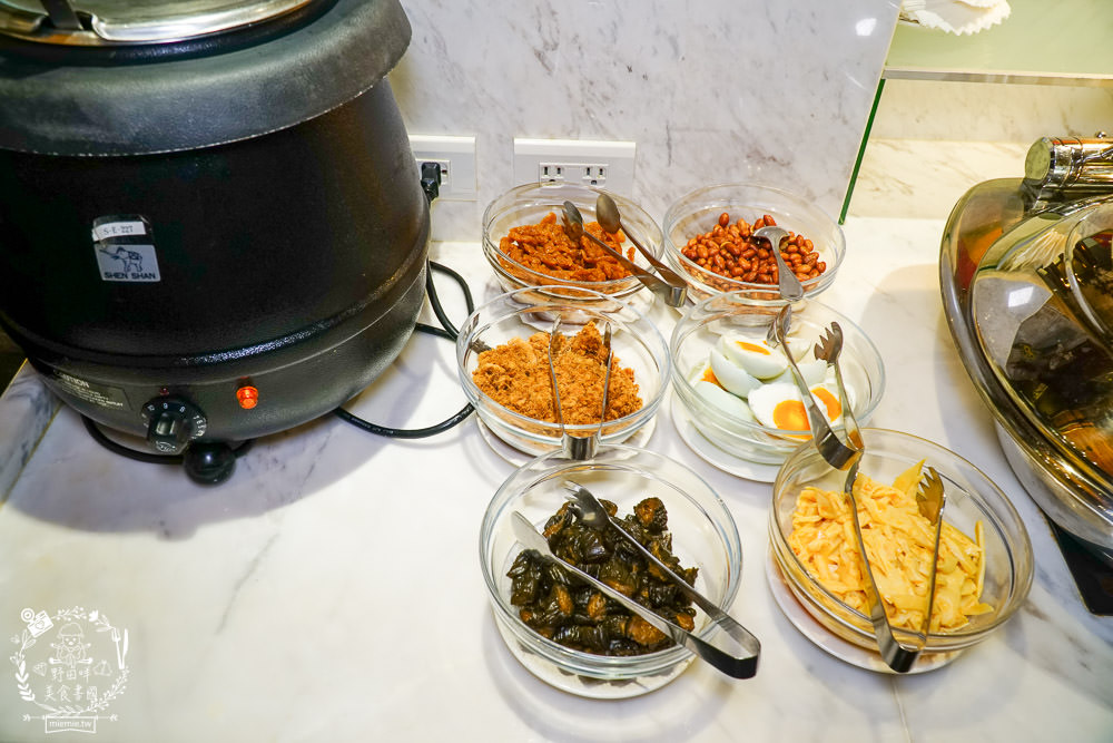 清境佛羅倫斯渡假山莊一泊二食的精緻排餐與自助吧吃到飽!澎湃的自助吧飽到天靈蓋!