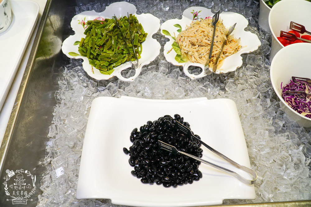 清境佛羅倫斯渡假山莊一泊二食的精緻排餐與自助吧吃到飽!澎湃的自助吧飽到天靈蓋!