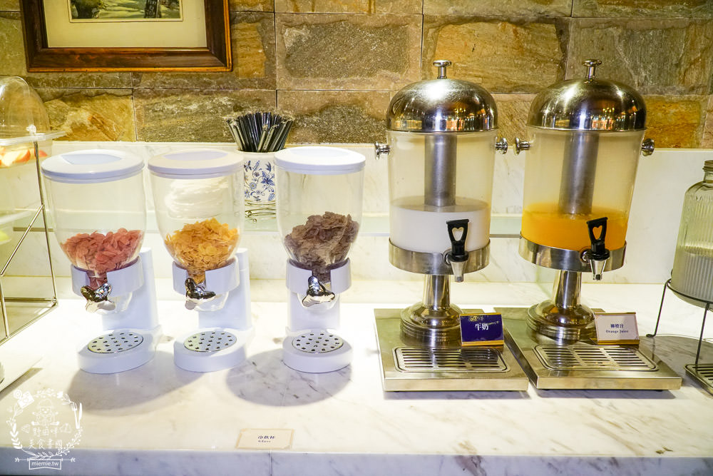 清境佛羅倫斯渡假山莊一泊二食的精緻排餐與自助吧吃到飽!澎湃的自助吧飽到天靈蓋!