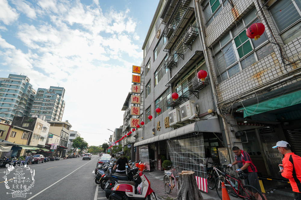 港園牛肉麵|高雄鹽埕飄香60多年的必吃牛肉麵!連平日彈嫩帶勁的豬腳都會提早完售?