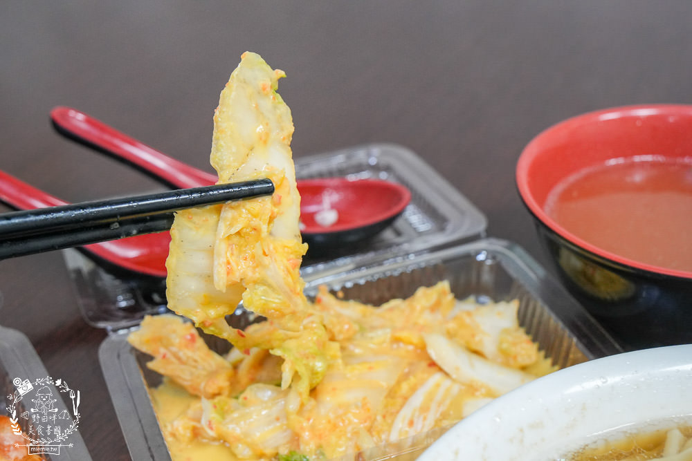 港園牛肉麵|高雄鹽埕飄香60多年的必吃牛肉麵!連平日彈嫩帶勁的豬腳都會提早完售?