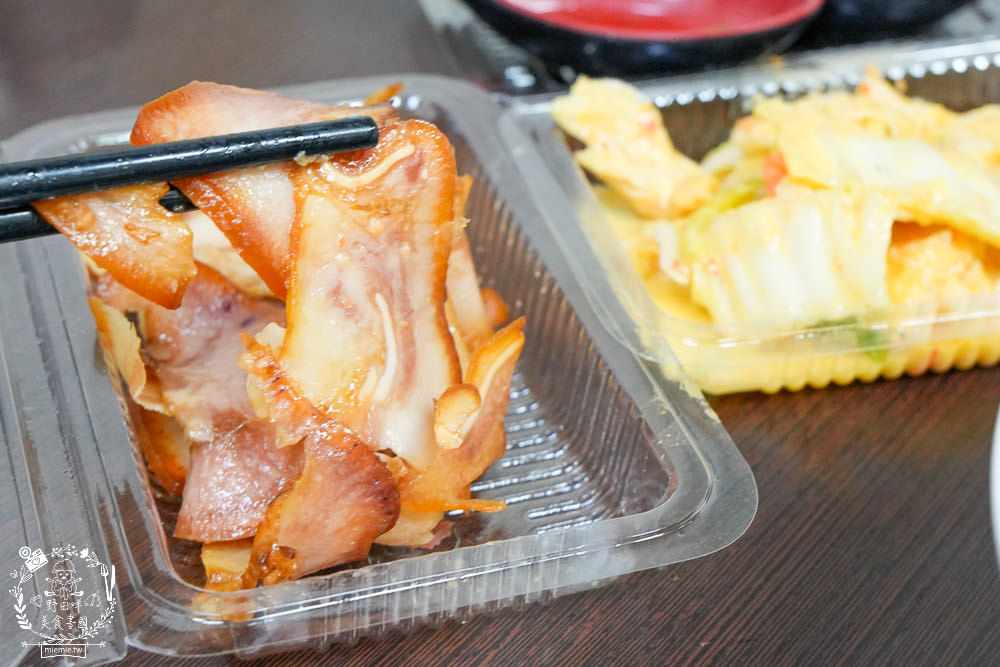 港園牛肉麵|高雄鹽埕飄香60多年的必吃牛肉麵!連平日彈嫩帶勁的豬腳都會提早完售?