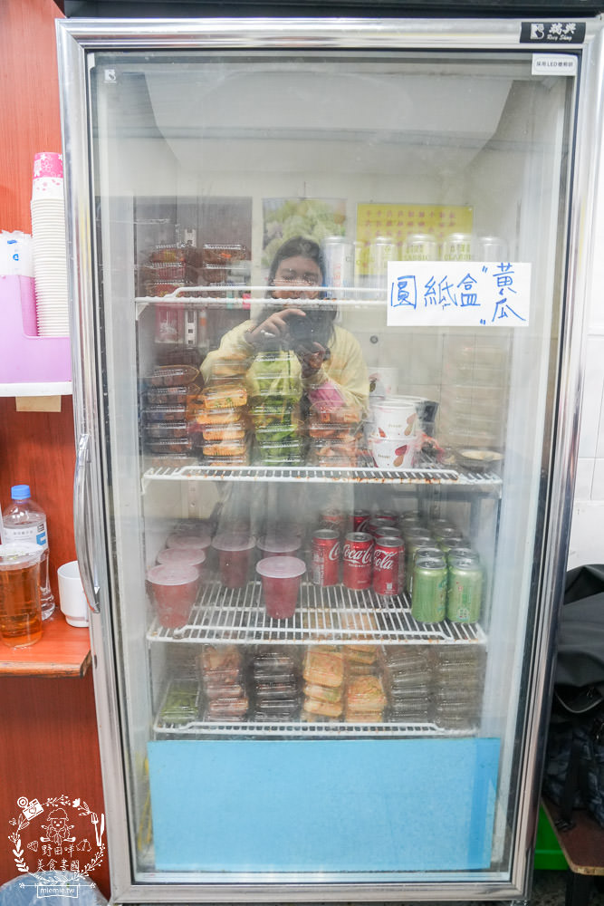 港園牛肉麵|高雄鹽埕飄香60多年的必吃牛肉麵!連平日彈嫩帶勁的豬腳都會提早完售?