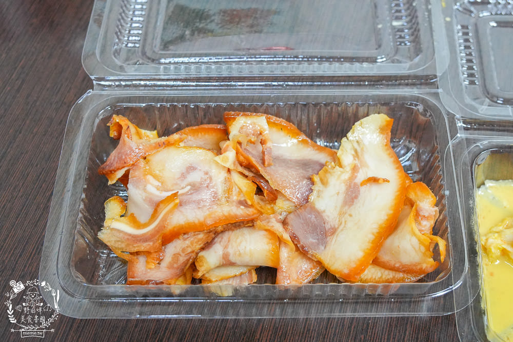 港園牛肉麵|高雄鹽埕飄香60多年的必吃牛肉麵!連平日彈嫩帶勁的豬腳都會提早完售?