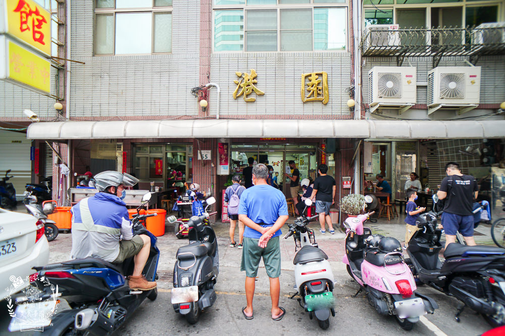 港園牛肉麵|高雄鹽埕飄香60多年的必吃牛肉麵!連平日彈嫩帶勁的豬腳都會提早完售?
