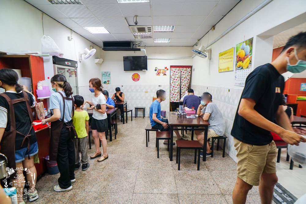 港園牛肉麵|高雄鹽埕飄香60多年的必吃牛肉麵!連平日彈嫩帶勁的豬腳都會提早完售?