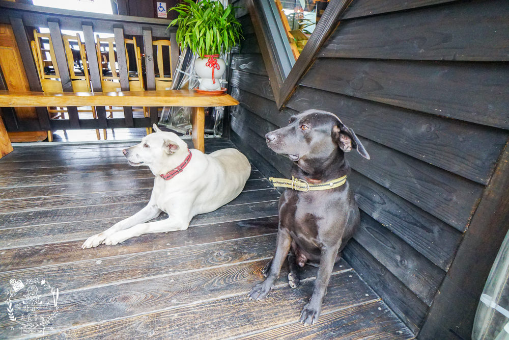 嘉義[游芭絲鄒宴餐廳]阿里山絕美夢幻的景觀餐廳!超有特色的原住民炭烤料理!熱門打卡網美餐廳
