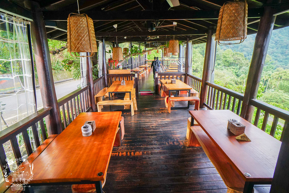 嘉義[游芭絲鄒宴餐廳]阿里山絕美夢幻的景觀餐廳!超有特色的原住民炭烤料理!熱門打卡網美餐廳