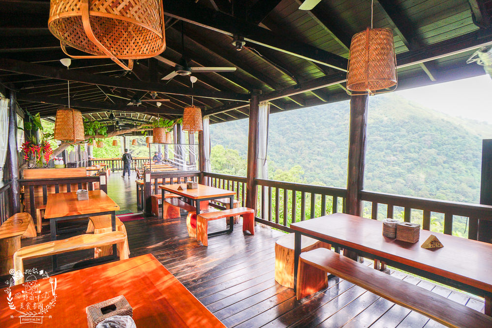 嘉義[游芭絲鄒宴餐廳]阿里山絕美夢幻的景觀餐廳!超有特色的原住民炭烤料理!熱門打卡網美餐廳