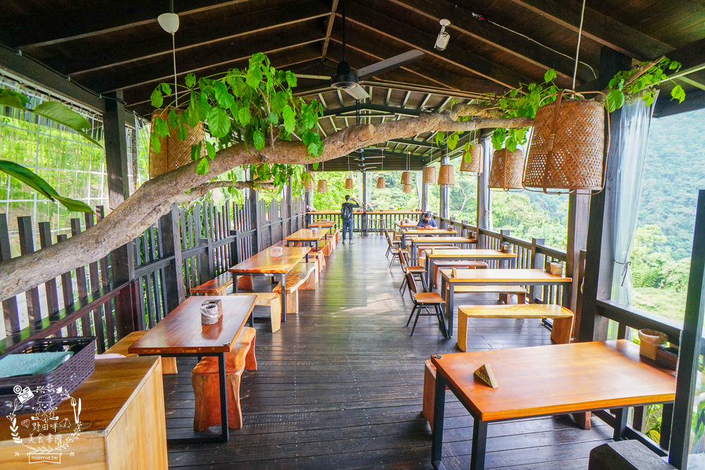 嘉義[游芭絲鄒宴餐廳]阿里山絕美夢幻的景觀餐廳!超有特色的原住民炭烤料理!熱門打卡網美餐廳