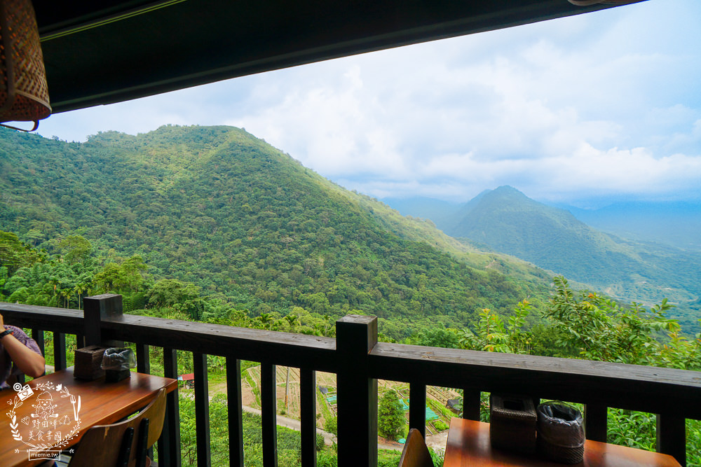 嘉義[游芭絲鄒宴餐廳]阿里山絕美夢幻的景觀餐廳!超有特色的原住民炭烤料理!熱門打卡網美餐廳