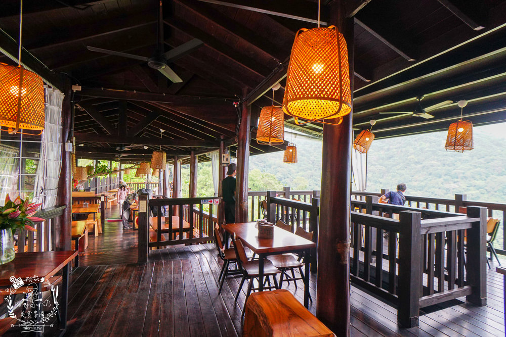 嘉義[游芭絲鄒宴餐廳]阿里山絕美夢幻的景觀餐廳!超有特色的原住民炭烤料理!熱門打卡網美餐廳