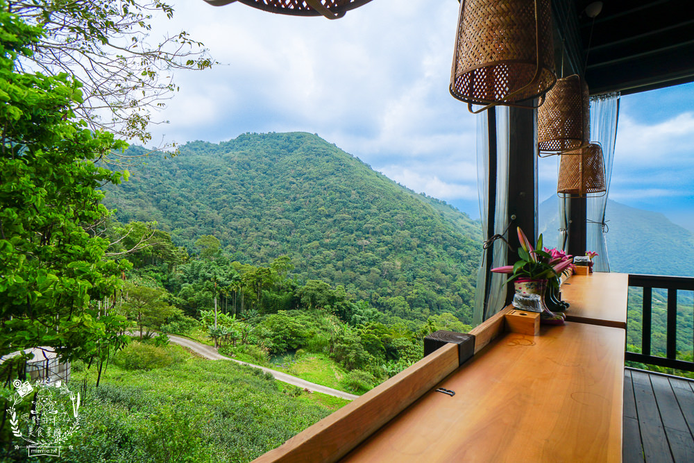 嘉義[游芭絲鄒宴餐廳]阿里山絕美夢幻的景觀餐廳!超有特色的原住民炭烤料理!熱門打卡網美餐廳