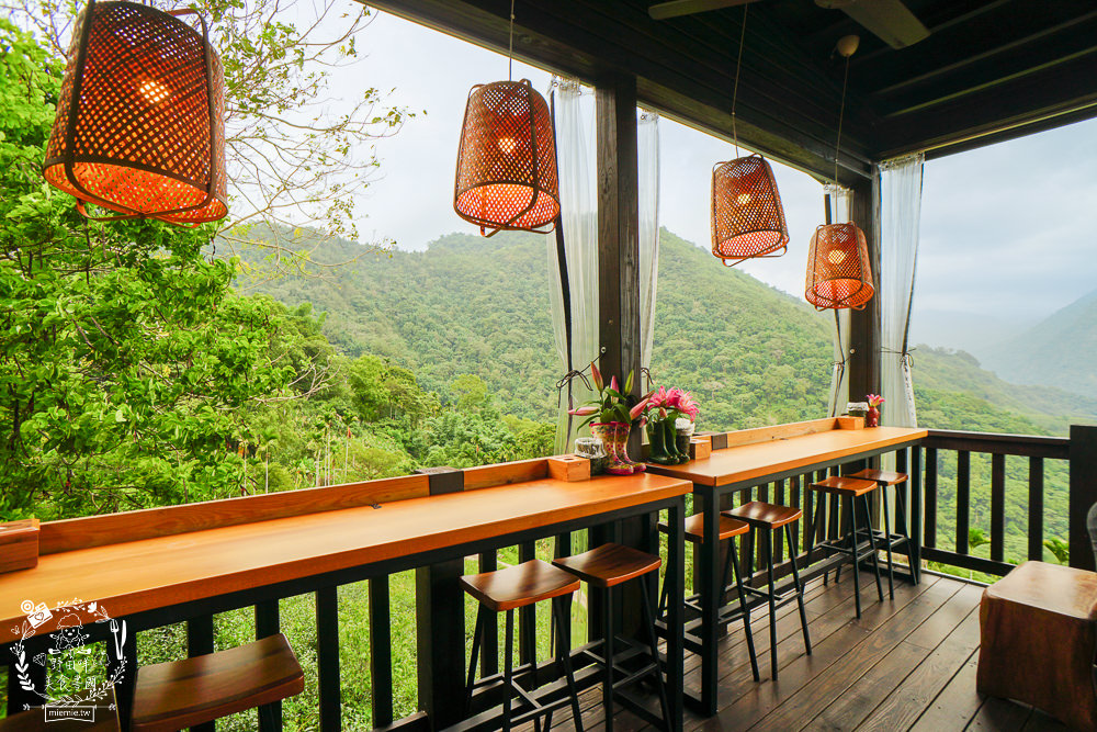 嘉義[游芭絲鄒宴餐廳]阿里山絕美夢幻的景觀餐廳!超有特色的原住民炭烤料理!熱門打卡網美餐廳