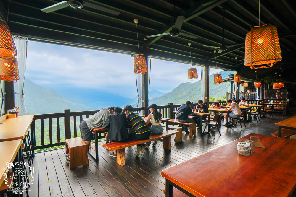 嘉義[游芭絲鄒宴餐廳]阿里山絕美夢幻的景觀餐廳!超有特色的原住民炭烤料理!熱門打卡網美餐廳