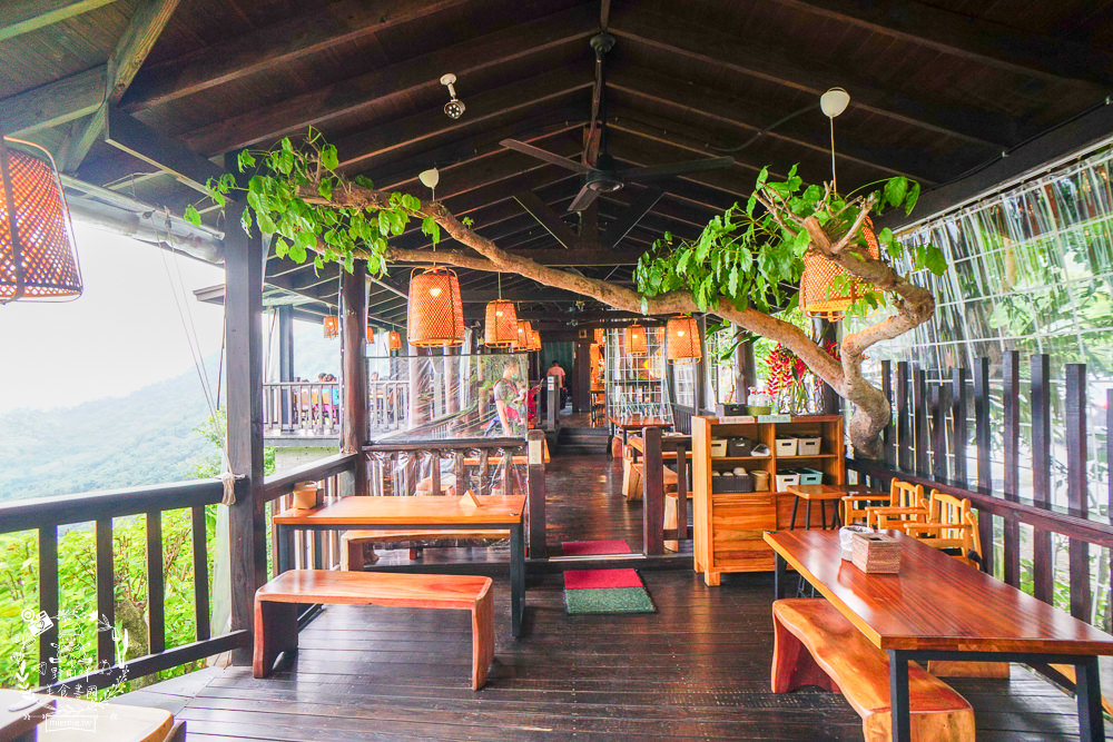 嘉義[游芭絲鄒宴餐廳]阿里山絕美夢幻的景觀餐廳!超有特色的原住民炭烤料理!熱門打卡網美餐廳