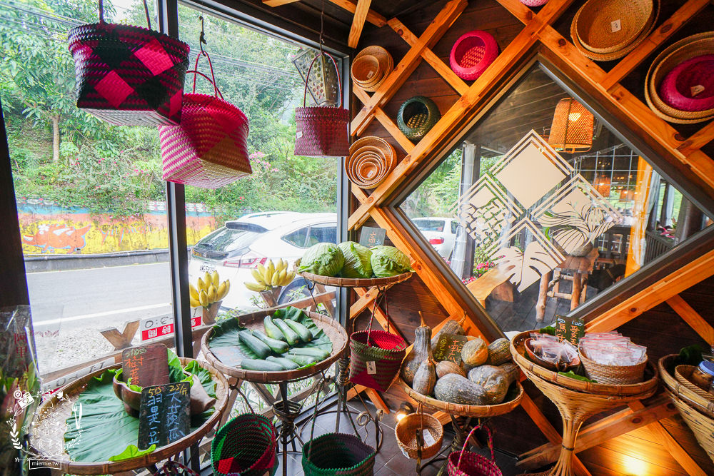 嘉義[游芭絲鄒宴餐廳]阿里山絕美夢幻的景觀餐廳!超有特色的原住民炭烤料理!熱門打卡網美餐廳