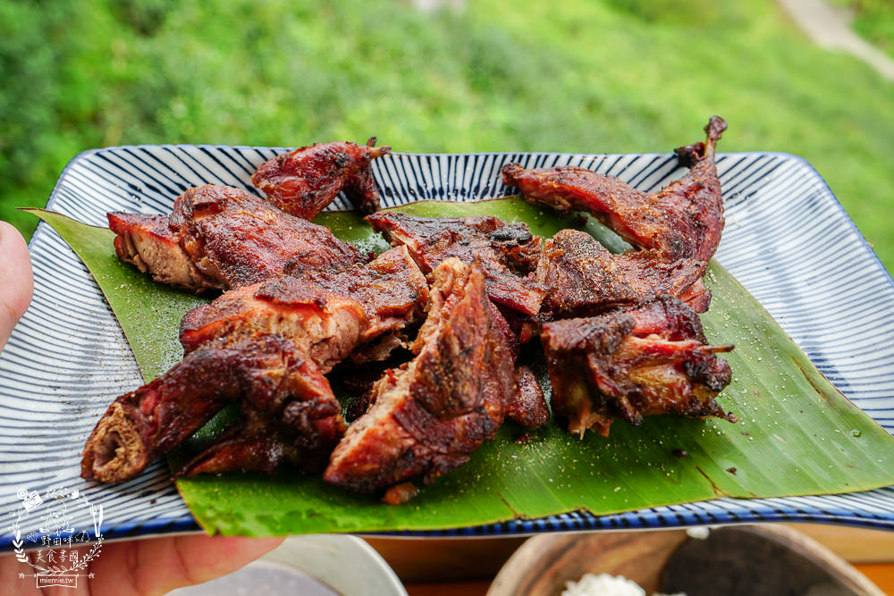嘉義[游芭絲鄒宴餐廳]阿里山絕美夢幻的景觀餐廳!超有特色的原住民炭烤料理!熱門打卡網美餐廳