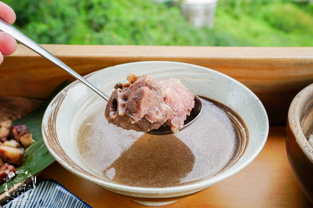 嘉義[游芭絲鄒宴餐廳]阿里山絕美夢幻的景觀餐廳!超有特色的原住民炭烤料理!熱門打卡網美餐廳