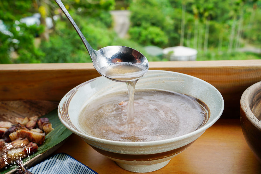 嘉義[游芭絲鄒宴餐廳]阿里山絕美夢幻的景觀餐廳!超有特色的原住民炭烤料理!熱門打卡網美餐廳