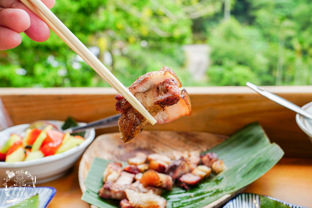嘉義[游芭絲鄒宴餐廳]阿里山絕美夢幻的景觀餐廳!超有特色的原住民炭烤料理!熱門打卡網美餐廳
