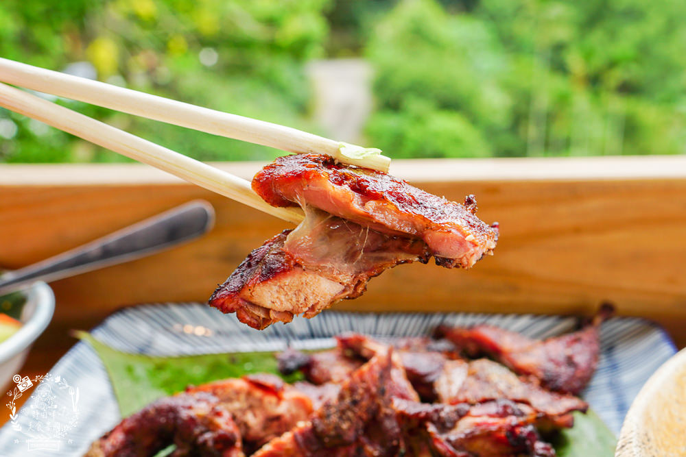 嘉義[游芭絲鄒宴餐廳]阿里山絕美夢幻的景觀餐廳!超有特色的原住民炭烤料理!熱門打卡網美餐廳