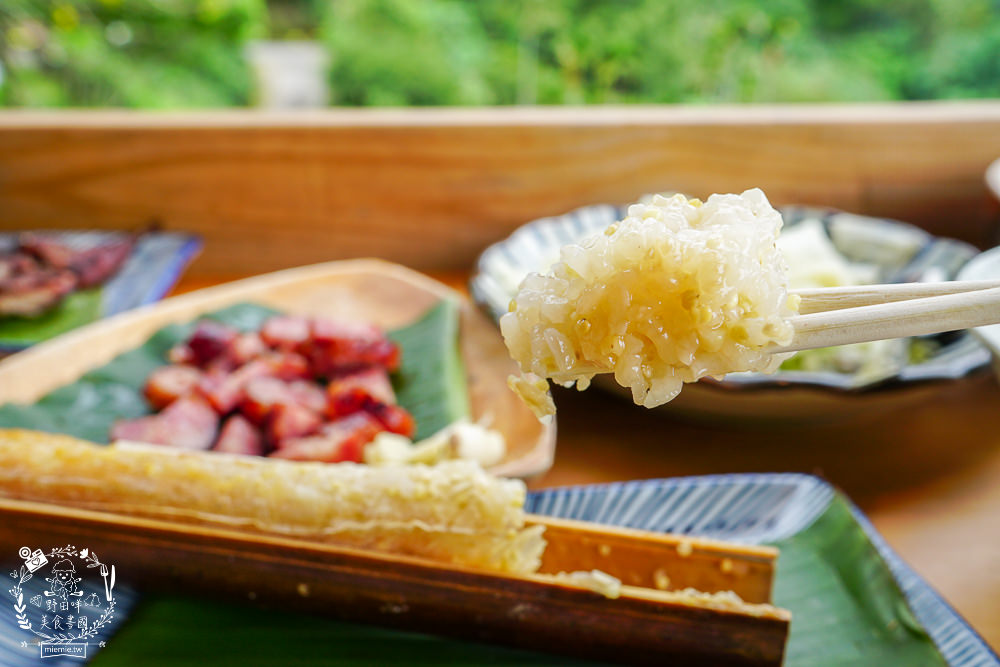 嘉義[游芭絲鄒宴餐廳]阿里山絕美夢幻的景觀餐廳!超有特色的原住民炭烤料理!熱門打卡網美餐廳