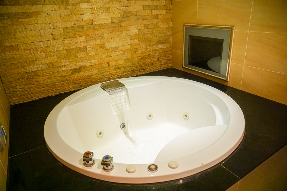 高雄汽車旅館推薦-湖畔不分平日假日休息3H-500~700 CP值高