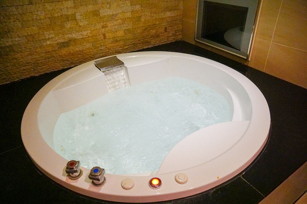 高雄汽車旅館推薦-湖畔不分平日假日休息3H-500~700 CP值高