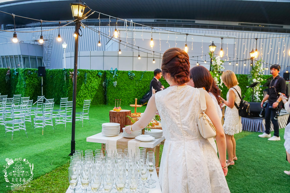 2023高雄婚宴場地推薦!漢來巨蛋宴會廳!高雄絕美戶外婚禮證婚-光之苑!