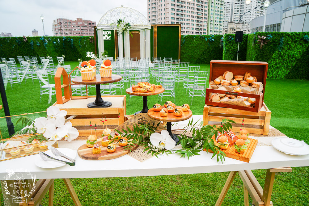 2023高雄婚宴場地推薦!漢來巨蛋宴會廳!高雄絕美戶外婚禮證婚-光之苑!