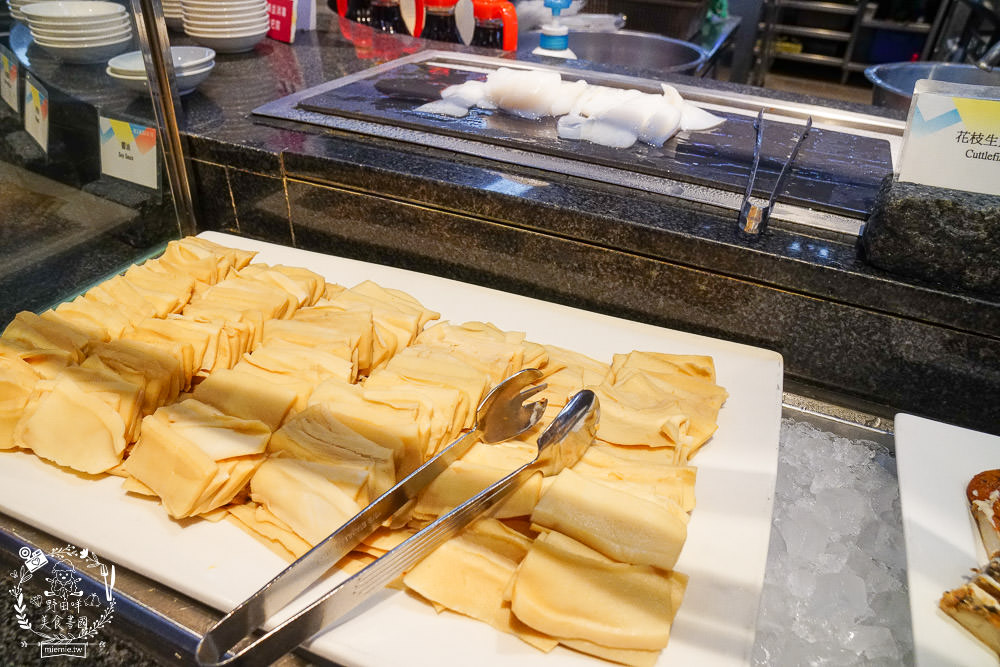 漢來海港自助吃到飽巨蛋店|高雄饕客超愛的吃到飽餐廳x包羅萬象的海鮮爽爽吃