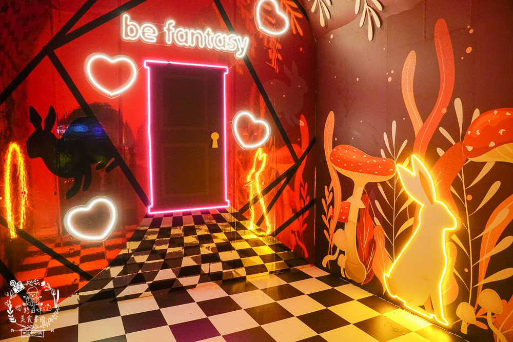 漢神巨蛋聖誕節16米高聖誕樹登場!精靈們的PARTYTIMEx白雪公主的蘑菇屋x愛麗絲夢幻扭扭屋x花瀑鞦韆超好拍照